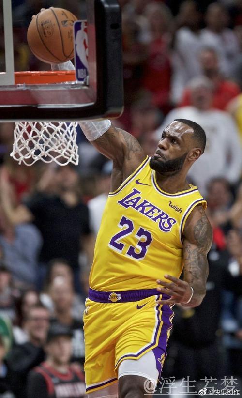 詹姆斯底线强势扣篮展现活力! 詹姆斯底线强势扣篮展现活力!