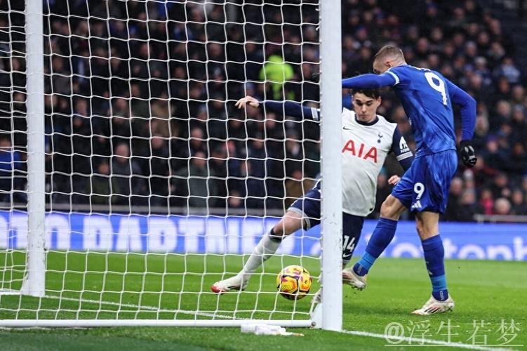 瓦尔迪经典嘲讽热刺：英超冠军比你多，38岁仍斩获10球